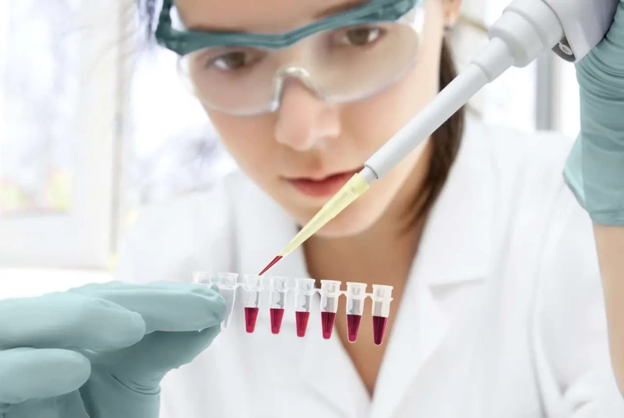 zdjęcie-lekarza-w-laboratorium
