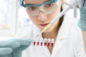 zdjęcie-lekarza-w-laboratorium
